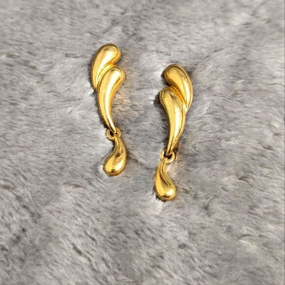 Vintage AVON Goldtone Pierced Dangle Drop Earrings - Picture 8 of 9